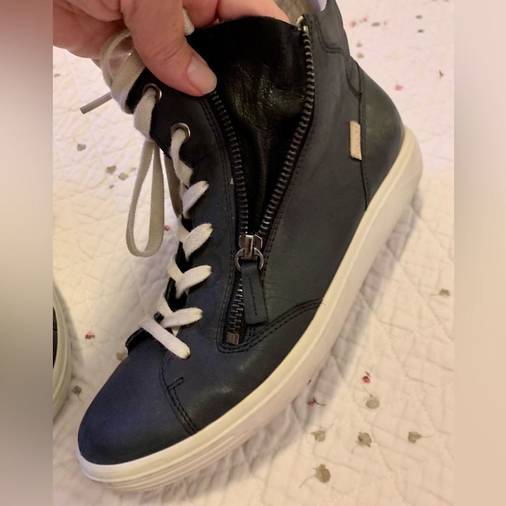 Women’s ECCO Soft 7 black Hightop sneaker boot size 8-8.5
